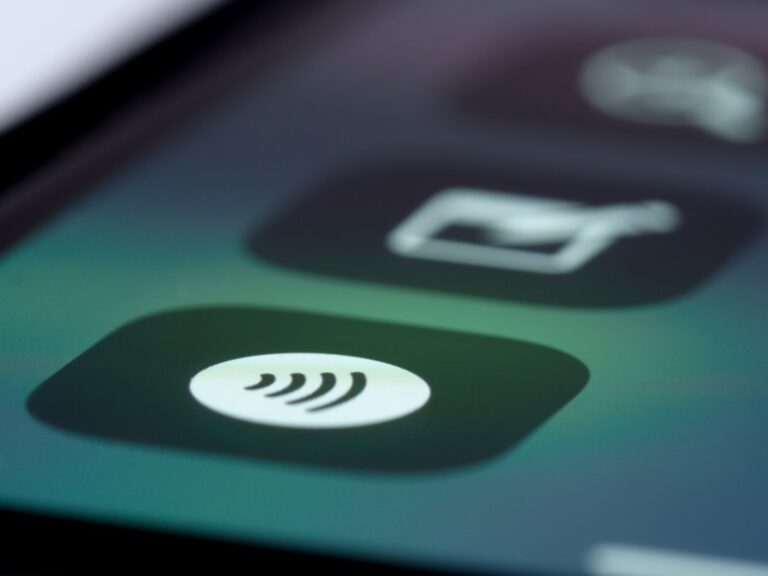 What is an NFC Tag / Qr dynamic link ? Complete Guide to flagit.net